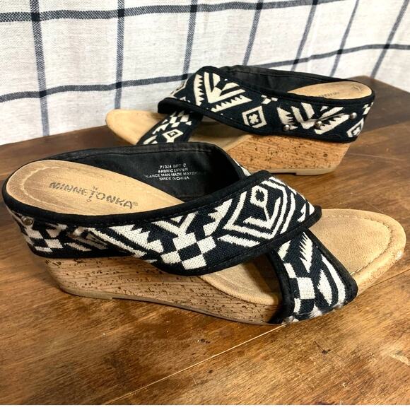 Women’s Minnetonka Black and White Fabric Sandals / Wedges Size 8 Aztec Western - Picture 1 of 11